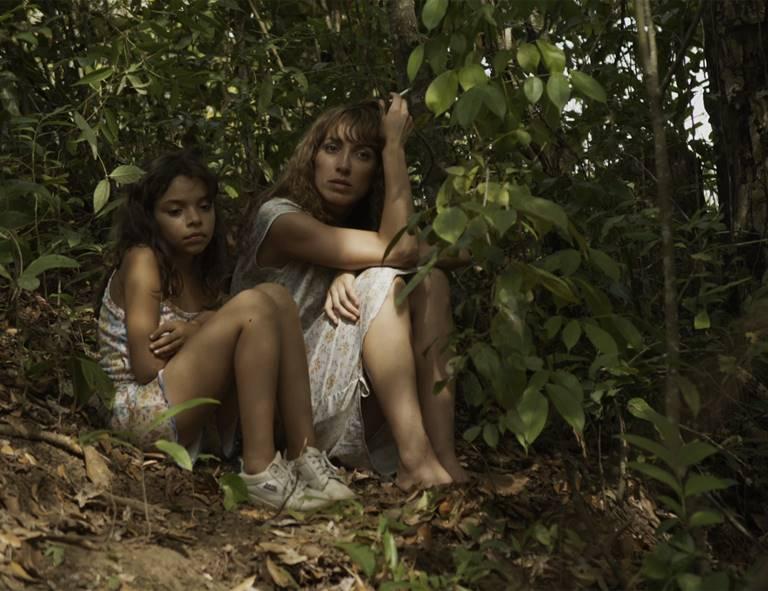 Nainen ja tyttö metsässä / A woman and a girl in a forest