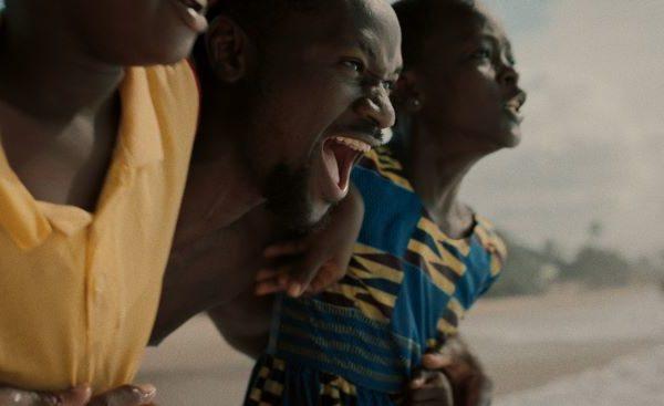 Mies ja kaksi poikaa huutaa / A man and two boys screaming