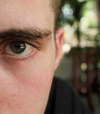 Lähikuva miehestä / A closeup of a man