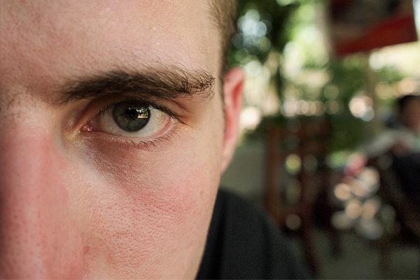 Lähikuva miehestä / A closeup of a man