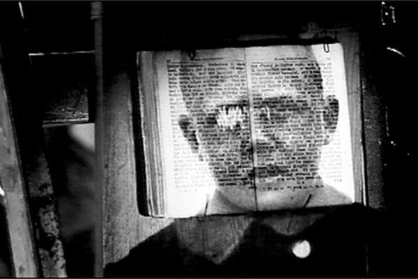 Avonainen kirja ja pojan pää / Open book and a head of a boy