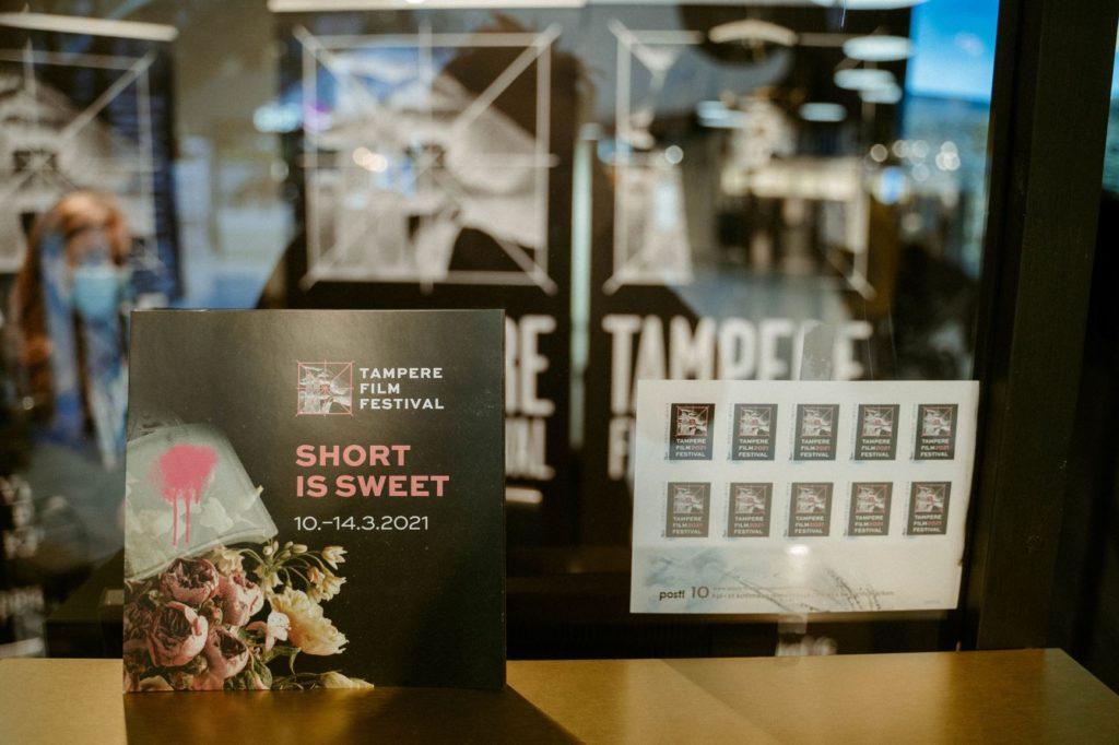 Tampere Film Festivaalin esite, jossa lukee Short is Sweet,