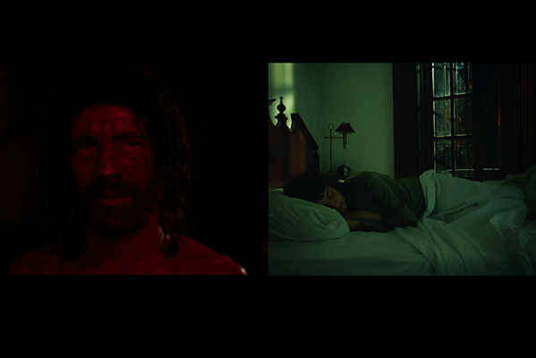 Kahtia jaettu kuva, jonka oikealla puolella nuori naishenkilö nukkuu sängyssä, ja vasemmalla puolella verinen mies tuijottaa pimeässä kameraan.